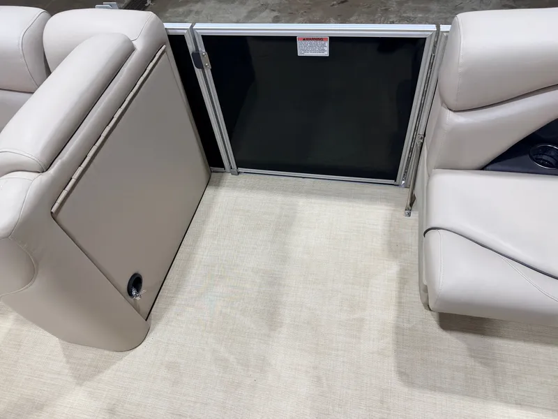 Slide: The Image of Sylvan Mirage 820 Cruise Special Edition Pontoon 2015 - 13