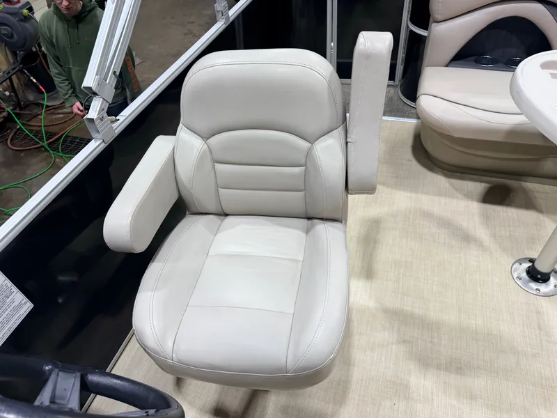 Slide: The Image of Sylvan Mirage 820 Cruise Special Edition Pontoon 2015 - 20