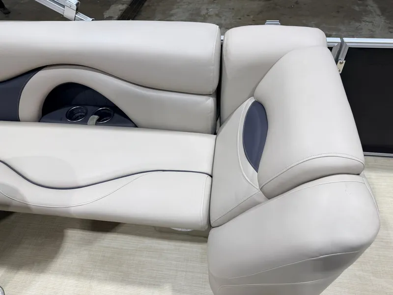 Slide: The Image of Sylvan Mirage 820 Cruise Special Edition Pontoon 2015 - 27