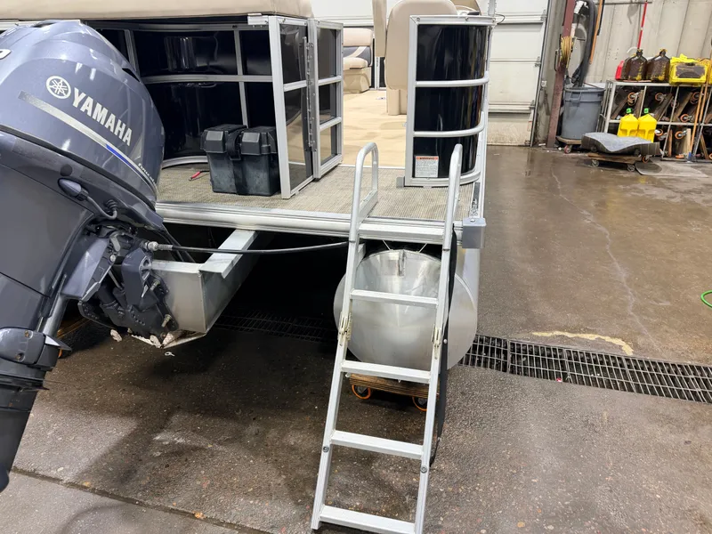 Slide: The Image of Sylvan Mirage 820 Cruise Special Edition Pontoon 2015 - 32