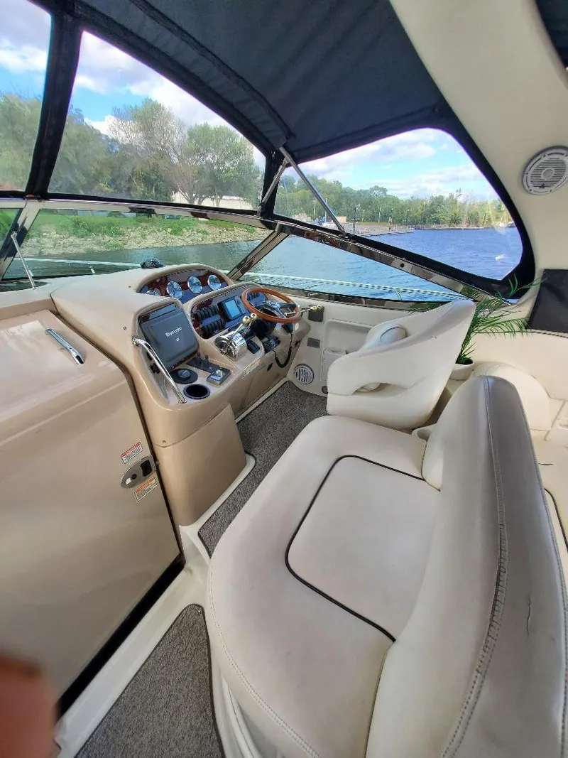 Slide: The Image of Interior of a 2004 Sea Ray 360 Sundancer yacht. - 19