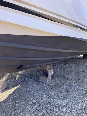 Slide: The Image of Hull of a 2004 Sea Ray 360 Sundancer on supports. - 8