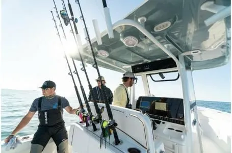 Slide: The Image of Sea Hunt Ultra 285 CB 2026 - 6