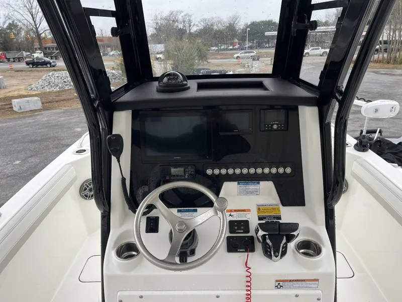 Slide: The Image of World Cat 235 TE 2025 - 10