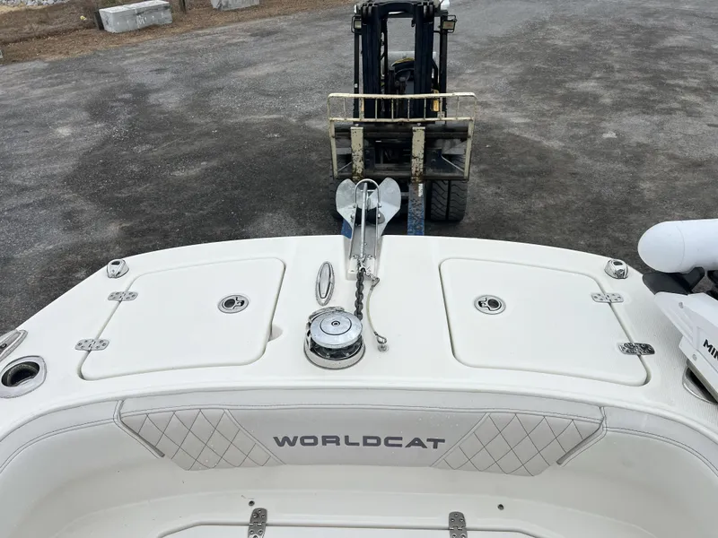 Slide: The Image of World Cat 235 TE 2025 - 14