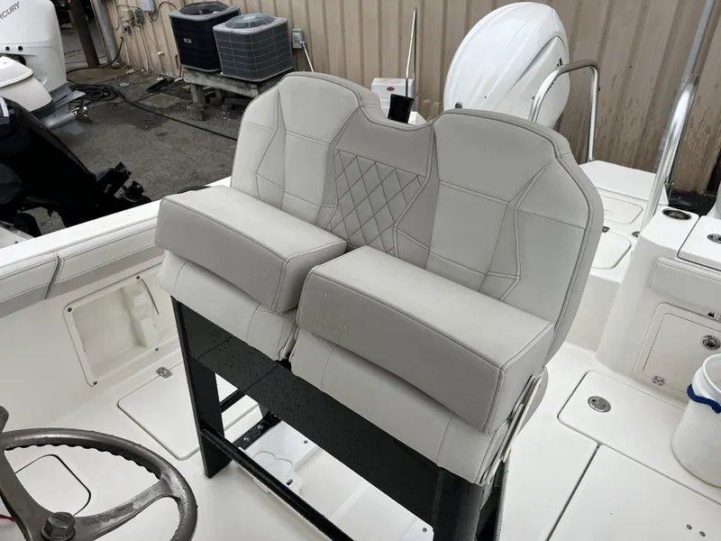 Slide: The Image of World Cat 235 TE 2025 - 5