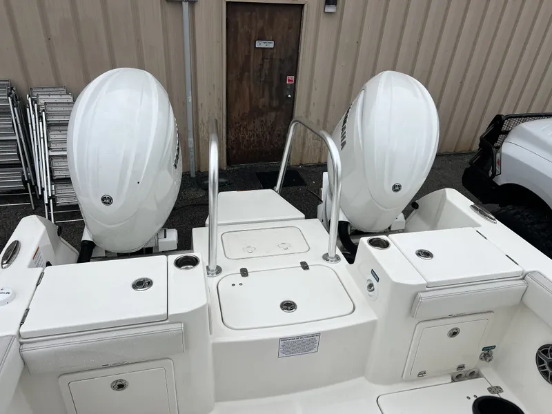 Slide: The Image of World Cat 235 TE 2025 - 9