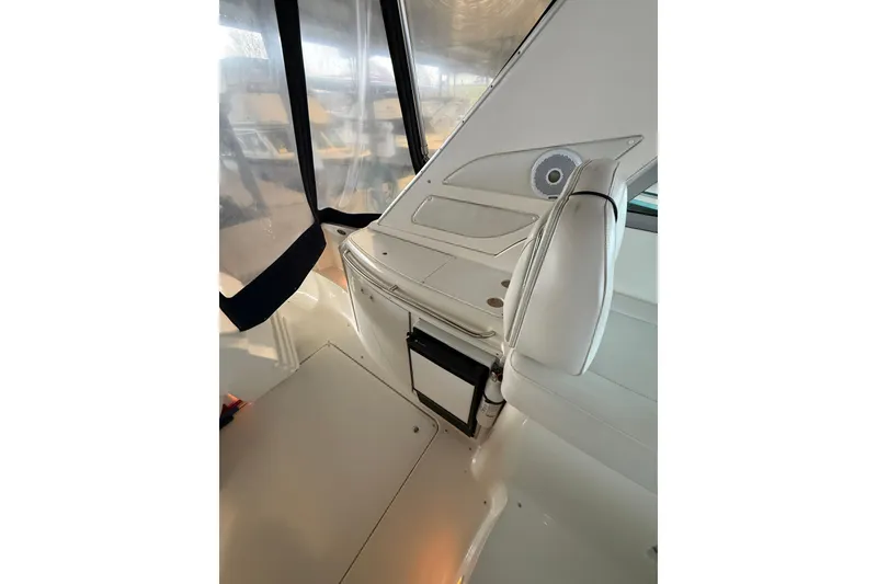 Slide: The Image of Interior of 1998 Bayliner 3685 Avanti Sunbridge, featuring helm seat and dashboard. - 17