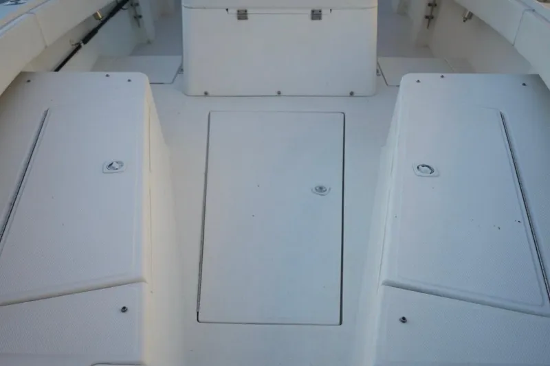Slide: The Image of 1999 Regulator 26 Forward Seating boat interior with storage compartments. - 19