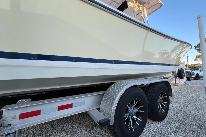 Slide: The Image of 1999 Regulator 26 Forward Seating boat on trailer, side view. - 25