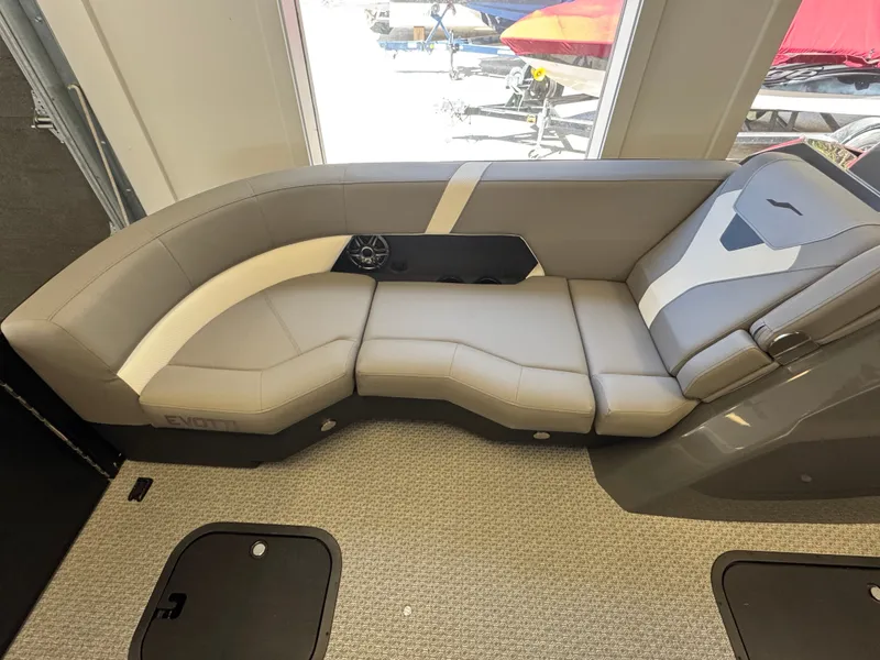 Slide: The Image of Evotti 523QL 2026 - 16