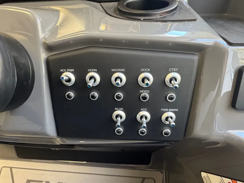 Slide: The Image of Evotti 523QL 2026 - 18