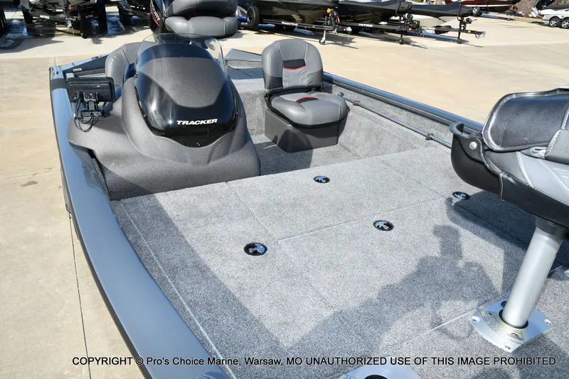 Slide: The Image of Tracker Pro team 175 TF w/60 Mercury 4 Stroke 2021 - 36