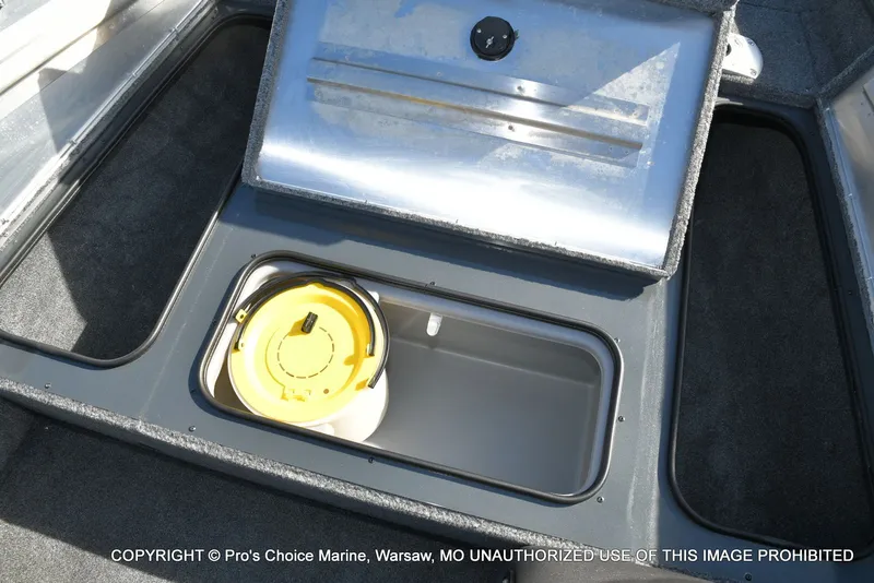 Slide: The Image of Tracker Pro team 175 TF w/60 Mercury 4 Stroke 2021 - 60