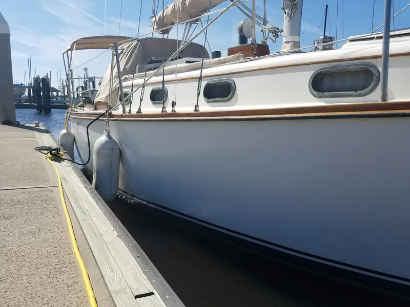 Slide: The Image of Cape Dory Sloop 1983 - 3