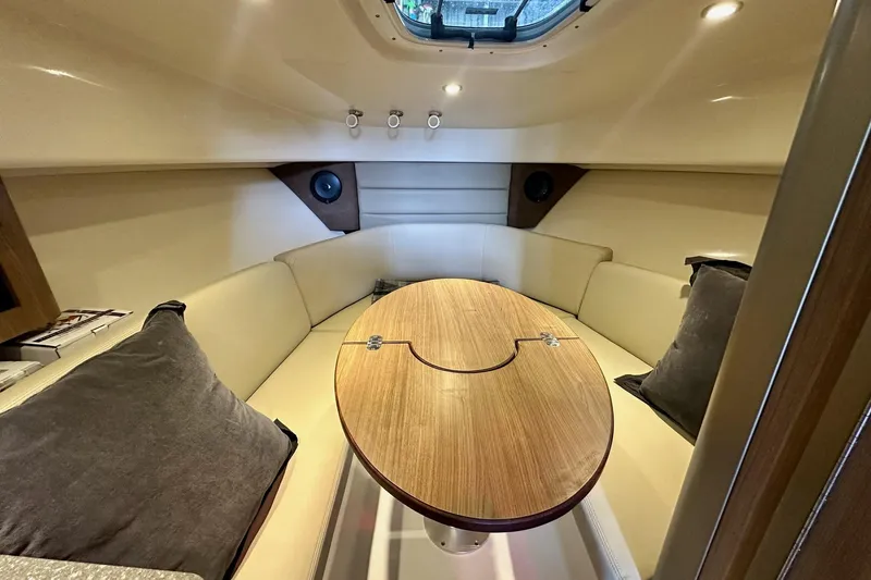 Slide: The Image of Boston Whaler 285 - Salon - 4