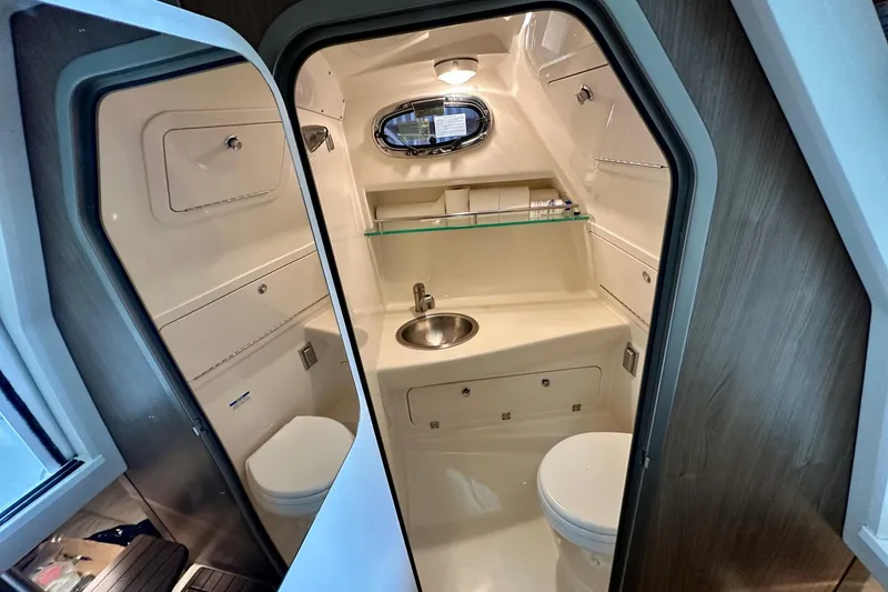 Slide: The Image of Boston Whaler 285 - Head - 6