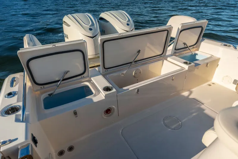 Slide: The Image of Grady-White Coastal Explorer 321 2027 - 9