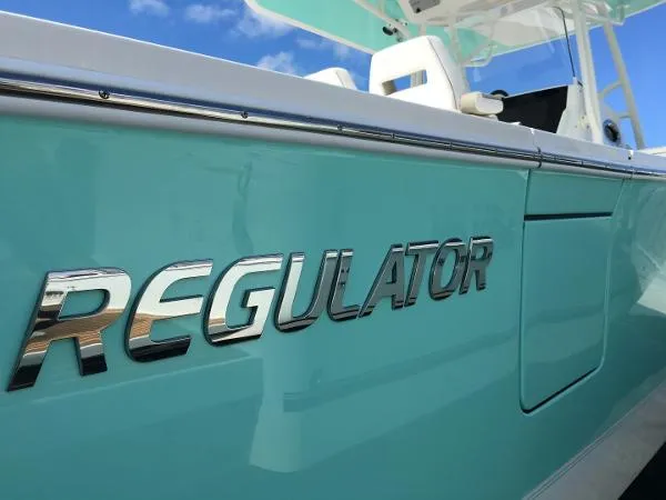 Slide: The Image of Regulator Marine 34SS 2018 - 11