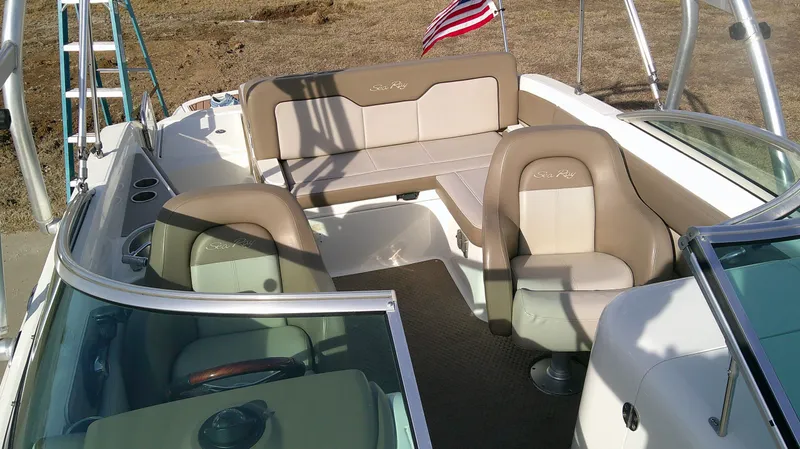 Slide: The Image of Sea Ray 240 Sundeck 2011 - 16