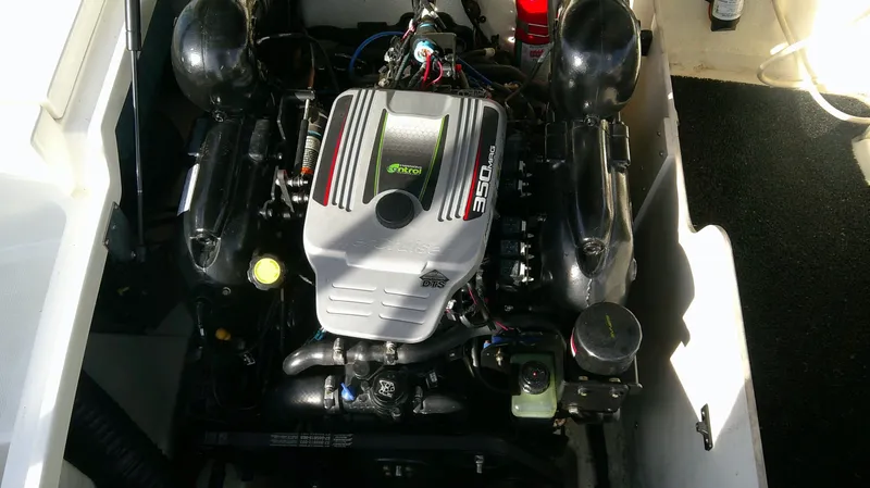 Slide: The Image of Sea Ray 240 Sundeck 2011 - 17