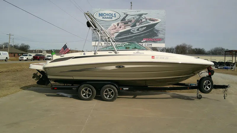 Slide: The Image of Sea Ray 240 Sundeck 2011 - 18