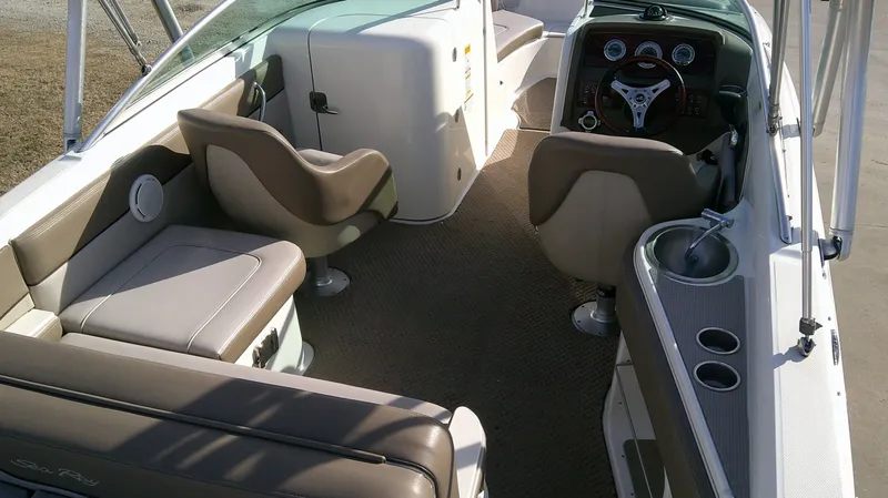 Slide: The Image of Sea Ray 240 Sundeck 2011 - 6