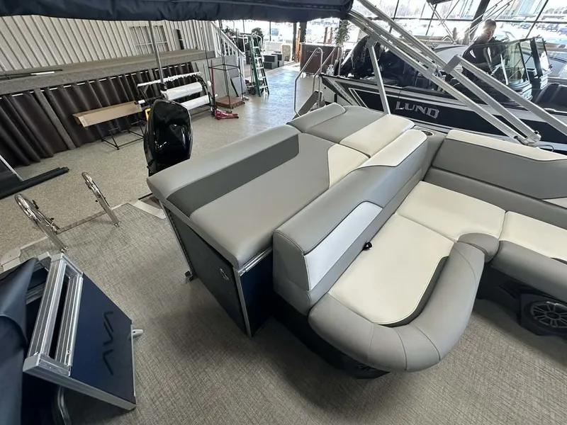 Slide: The Image of Avalon Venture 85 Cruise 21 FT 2026 - 8