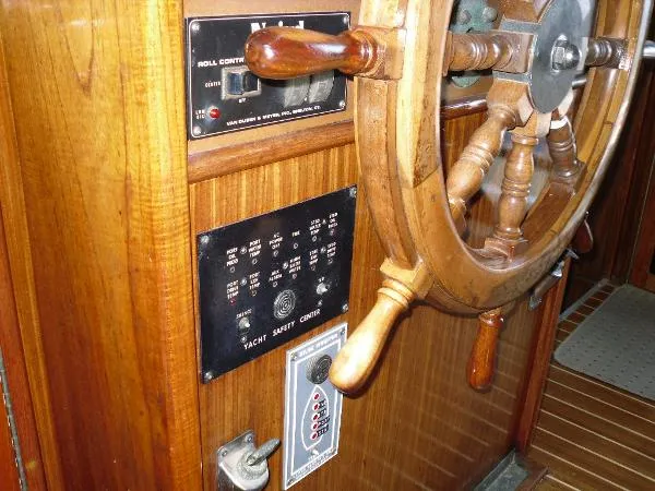 Slide: The Image of Hatteras Motor Yacht - USCG Certified 1979 - 6