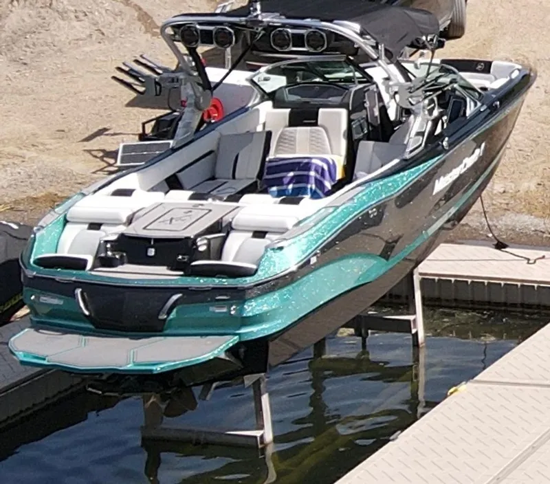 Slide: The Image of MasterCraft X24 2019 - 1