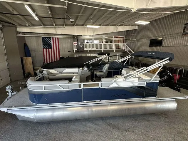 The Image of Avalon Venture 85 Cruise 21 FT 2026 - 1