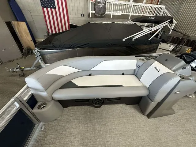 Slide: The Image of Avalon Venture 85 Cruise 21 FT 2026 - 4