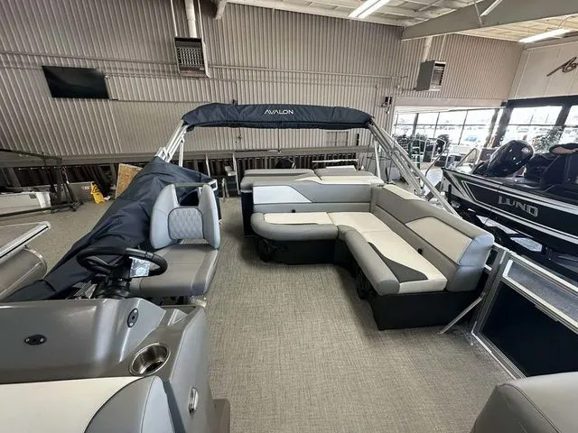 Slide: The Image of Avalon Venture 85 Cruise 21 FT 2026 - 5