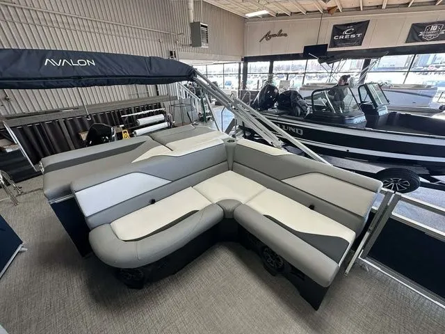 Slide: The Image of Avalon Venture 85 Cruise 21 FT 2026 - 7