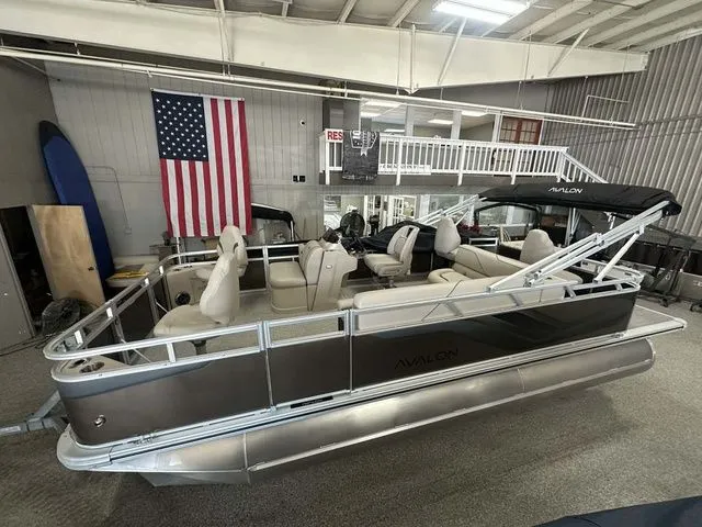 The Image of Avalon Venture Rear Fish 19 FT 2026 - 1