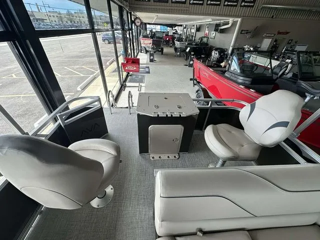 Slide: The Image of Avalon Venture Rear Fish 19 FT 2026 - 12