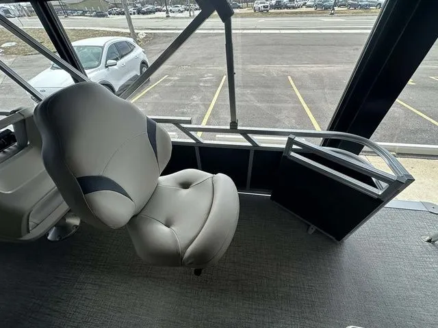 Slide: The Image of Avalon Venture Rear Fish 19 FT 2026 - 14