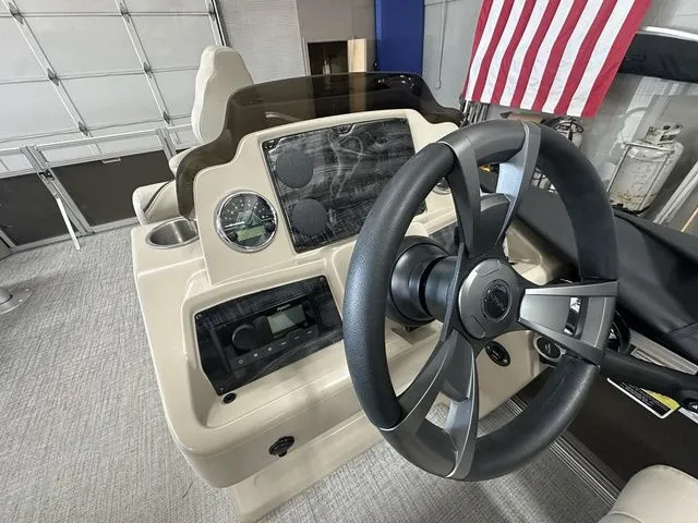 Slide: The Image of Avalon Venture Rear Fish 19 FT 2026 - 8