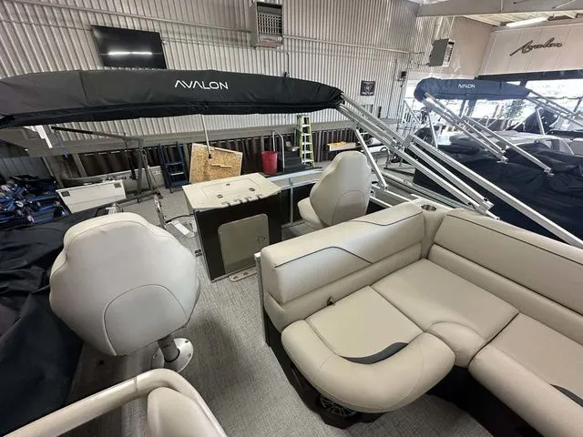 Slide: The Image of Avalon Venture Rear Fish 19 FT 2026 - 9