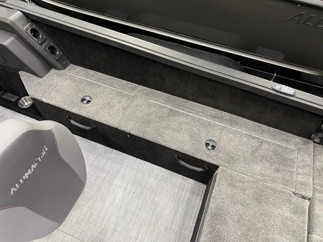 Slide: The Image of Alumacraft Competitor 195X Sport 2025 - 11