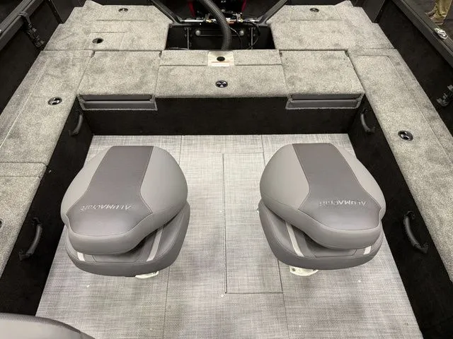 Slide: The Image of Alumacraft Competitor 195X Sport 2025 - 16