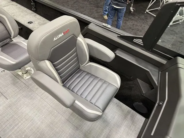 Slide: The Image of Alumacraft Competitor 195X Sport 2025 - 18