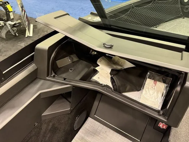 Slide: The Image of Alumacraft Competitor 195X Sport 2025 - 21