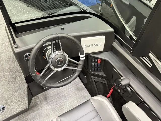 Slide: The Image of Alumacraft Competitor 195X Sport 2025 - 24