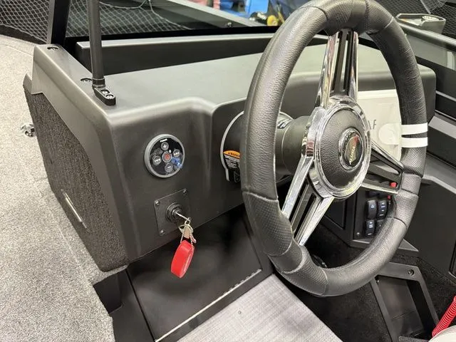 Slide: The Image of Alumacraft Competitor 195X Sport 2025 - 25