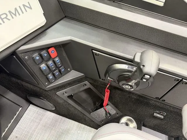 Slide: The Image of Alumacraft Competitor 195X Sport 2025 - 26