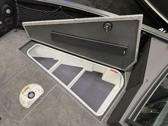 Slide: The Image of Alumacraft Competitor 195X Sport 2025 - 35