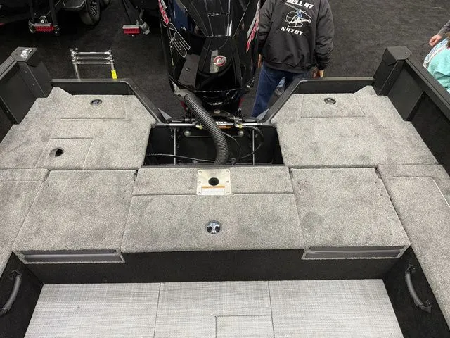 Slide: The Image of Alumacraft Competitor 195X Sport 2025 - 5