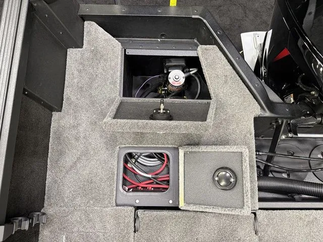 Slide: The Image of Alumacraft Competitor 195X Sport 2025 - 9