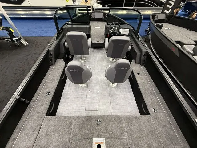 Slide: The Image of Alumacraft Competitor 195X Sport 2025 - 10